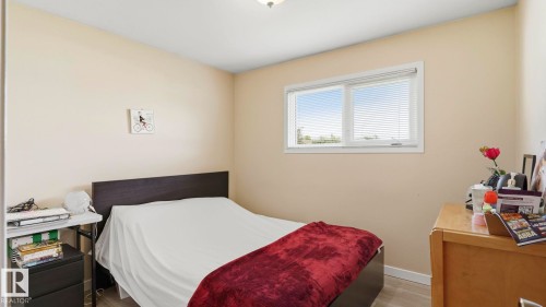 7819 132A Avenue Nw, Edmonton, AB - Indoor Photo Showing Bedroom