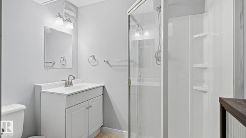7819 132A Avenue Nw, Edmonton, AB - Indoor Photo Showing Bathroom