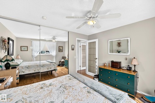 371 Kirkpatrick Crescent Nw, Edmonton, AB - Indoor Photo Showing Bedroom