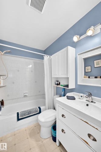 371 Kirkpatrick Crescent Nw, Edmonton, AB - Indoor Photo Showing Bathroom