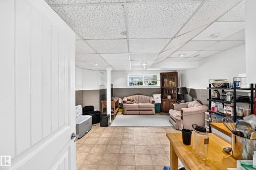 371 Kirkpatrick Crescent Nw, Edmonton, AB - Indoor