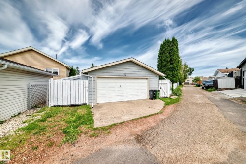 371 Kirkpatrick Crescent Nw, Edmonton, AB - Outdoor