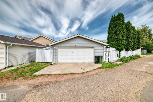 371 Kirkpatrick Crescent Nw, Edmonton, AB - Outdoor