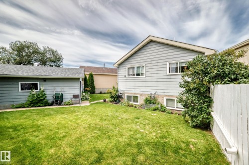 371 Kirkpatrick Crescent Nw, Edmonton, AB - Outdoor