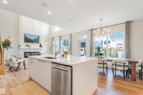 108 Edgefield Way, St. Albert, AB - Indoor Photo Showing Kitchen With Upgraded Kitchen