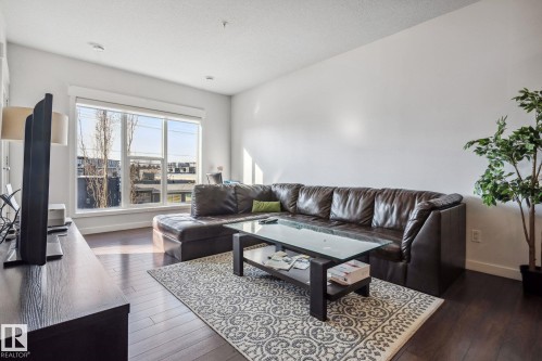 #209 10518 113 St Nw, Edmonton, AB - Indoor Photo Showing Living Room