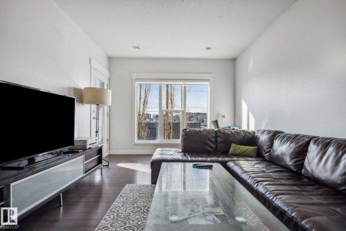 #209 10518 113 St Nw, Edmonton, AB - Indoor Photo Showing Living Room