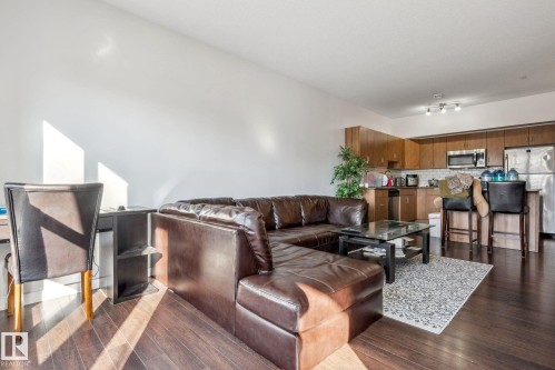 #209 10518 113 St Nw, Edmonton, AB - Indoor Photo Showing Living Room