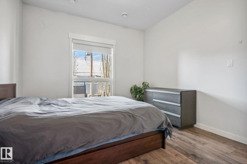 #209 10518 113 St Nw, Edmonton, AB - Indoor Photo Showing Bedroom