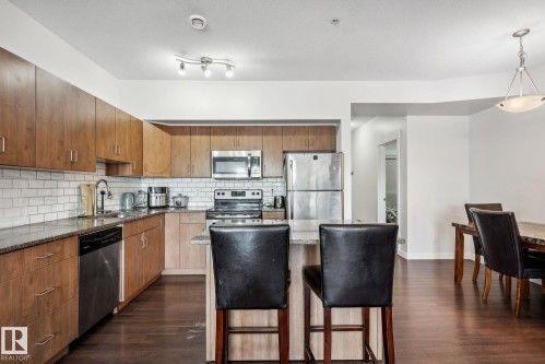 #209 10518 113 St Nw, Edmonton, AB - Indoor Photo Showing Kitchen
