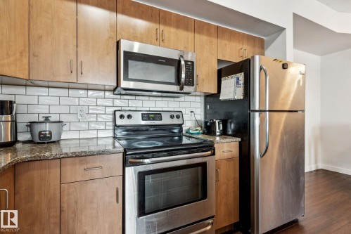 #209 10518 113 St Nw, Edmonton, AB - Indoor Photo Showing Kitchen With Stainless Steel Kitchen