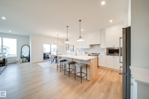 54 Clichy Close, St. Albert, AB - Indoor Photo Showing Kitchen With Upgraded Kitchen