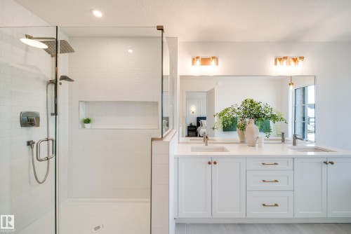 54 Clichy Close, St. Albert, AB - Indoor Photo Showing Bathroom