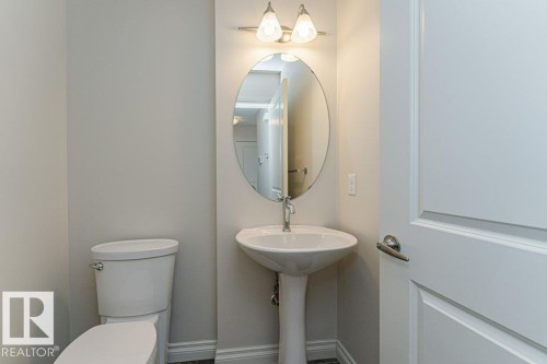 #32 445 Brintnell Bv Nw, Edmonton, AB - Indoor Photo Showing Bathroom