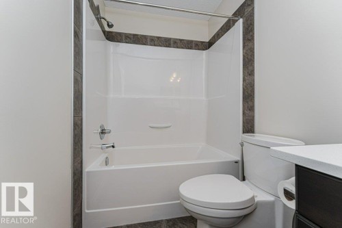 #32 445 Brintnell Bv Nw, Edmonton, AB - Indoor Photo Showing Bathroom
