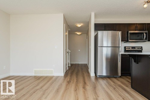 #32 445 Brintnell Bv Nw, Edmonton, AB - Indoor Photo Showing Kitchen With Stainless Steel Kitchen
