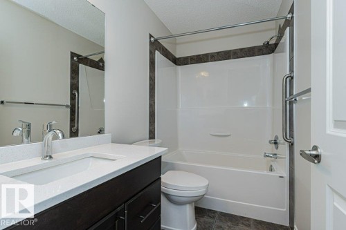 #32 445 Brintnell Bv Nw, Edmonton, AB - Indoor Photo Showing Bathroom