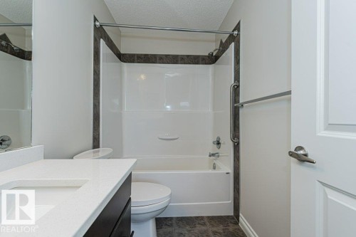 #32 445 Brintnell Bv Nw, Edmonton, AB - Indoor Photo Showing Bathroom