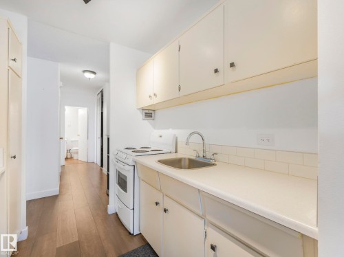 #406 9816 112 St Nw, Edmonton, AB - Indoor Photo Showing Kitchen