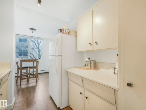 #406 9816 112 St Nw, Edmonton, AB - Indoor Photo Showing Kitchen