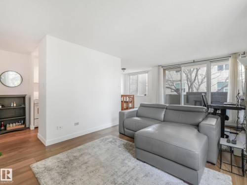 #406 9816 112 St Nw, Edmonton, AB - Indoor Photo Showing Living Room