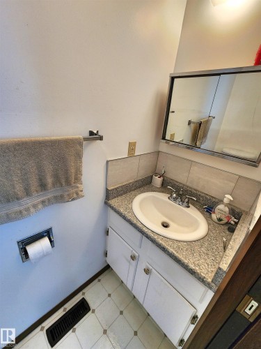 5118 49 Avenue, St. Paul Town, AB - Indoor Photo Showing Bathroom