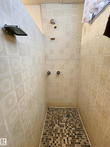 5118 49 Avenue, St. Paul Town, AB - Indoor Photo Showing Bathroom
