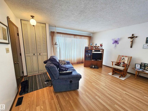 5118 49 Avenue, St. Paul Town, AB - Indoor Photo Showing Living Room
