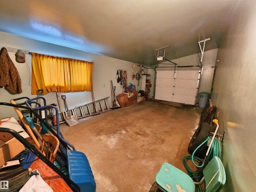 5118 49 Avenue, St. Paul Town, AB - Indoor Photo Showing Garage