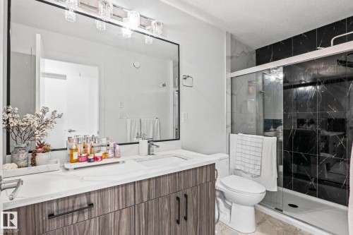 3523 5A Avenue Sw, Edmonton, AB - Indoor Photo Showing Bathroom