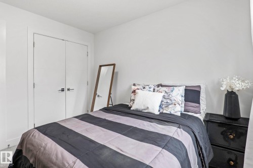 3523 5A Avenue Sw, Edmonton, AB - Indoor Photo Showing Bedroom