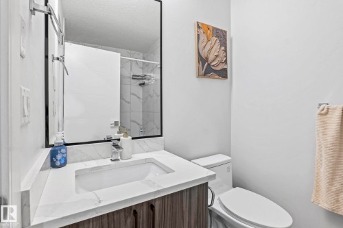 3523 5A Avenue Sw, Edmonton, AB - Indoor Photo Showing Bathroom