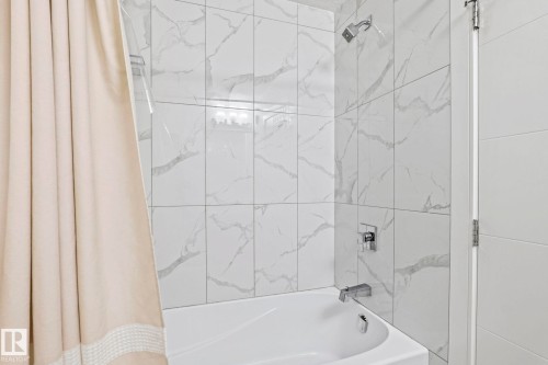 3523 5A Avenue Sw, Edmonton, AB - Indoor Photo Showing Bathroom