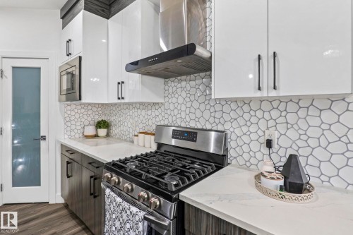 3523 5A Avenue Sw, Edmonton, AB - Indoor Photo Showing Kitchen With Upgraded Kitchen