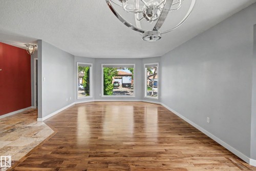 90 Dufferin Street, St. Albert, AB - Indoor Photo Showing Other Room