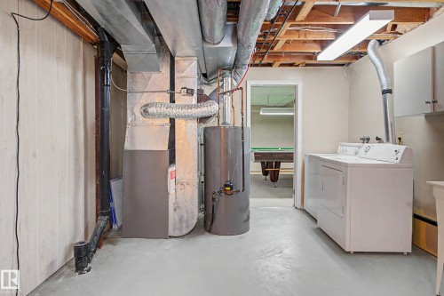 90 Dufferin Street, St. Albert, AB - Indoor Photo Showing Laundry Room