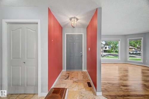 90 Dufferin Street, St. Albert, AB - Indoor Photo Showing Other Room