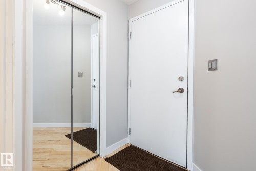 #304 9336 Jasper Av Nw, Edmonton, AB - Indoor Photo Showing Other Room