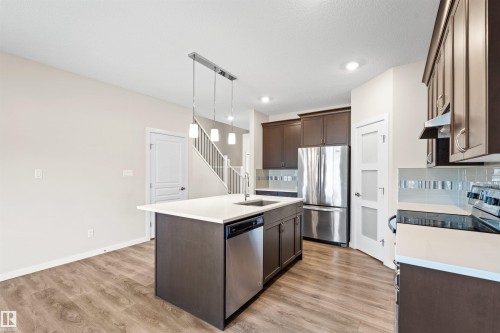 16040 11 Avenue Sw, Edmonton, AB - Indoor Photo Showing Kitchen