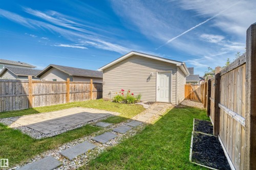 16040 11 Avenue Sw, Edmonton, AB - Outdoor