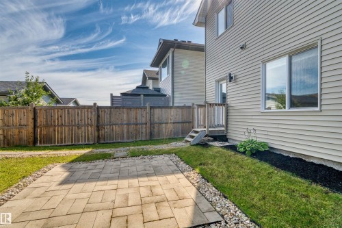 16040 11 Avenue Sw, Edmonton, AB - Outdoor
