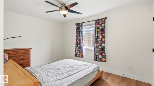 19 Holt Cove, Spruce Grove, AB - Indoor Photo Showing Bedroom