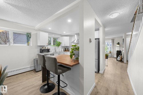 10518 84 Avenue Nw, Edmonton, AB - Indoor Photo Showing Dining Room
