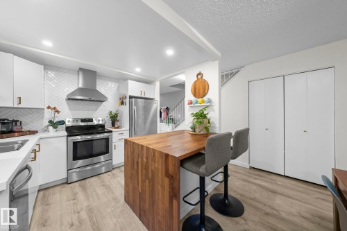 10518 84 Avenue Nw, Edmonton, AB - Indoor Photo Showing Kitchen With Upgraded Kitchen