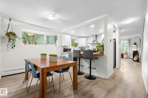 10518 84 Avenue Nw, Edmonton, AB - Indoor Photo Showing Dining Room