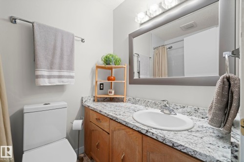 10518 84 Avenue Nw, Edmonton, AB - Indoor Photo Showing Bathroom