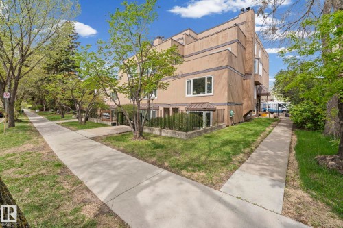 10518 84 Avenue Nw, Edmonton, AB - Outdoor