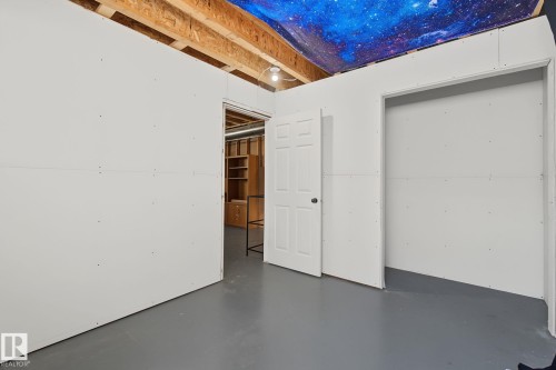 29 Hudson Cove, Spruce Grove, AB - Indoor Photo Showing Garage