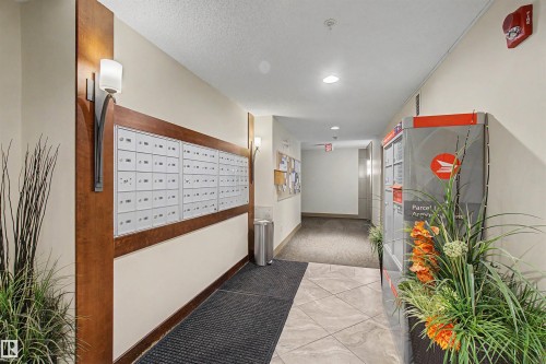 #215 4450 Mccrae Av Nw, Edmonton, AB - Indoor Photo Showing Other Room