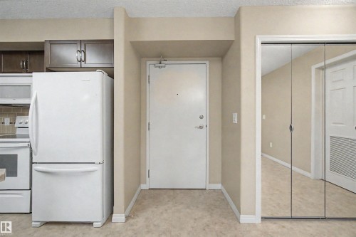 #215 4450 Mccrae Av Nw, Edmonton, AB - Indoor Photo Showing Kitchen
